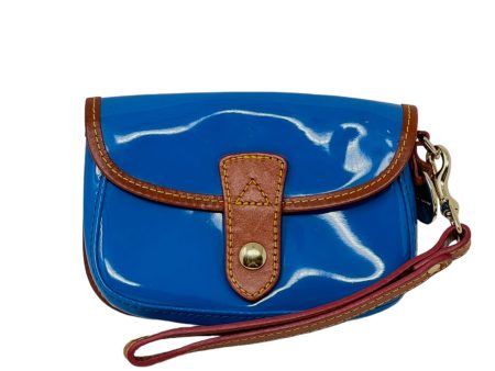 Oncour Twist Flap Wristlet in French Blue Patent Leather Designer Dooney And Bourke, Size Small Cheap